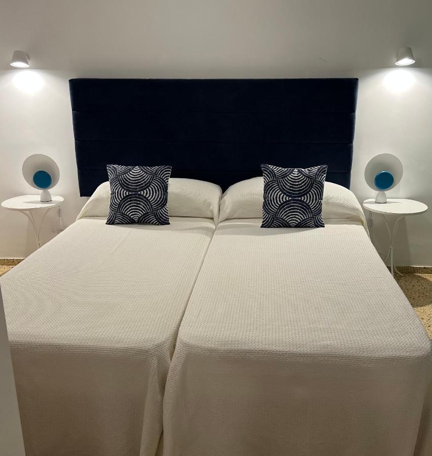 Aparthotel Boutique Poniente Playa Сан-Антоніо Екстер'єр фото