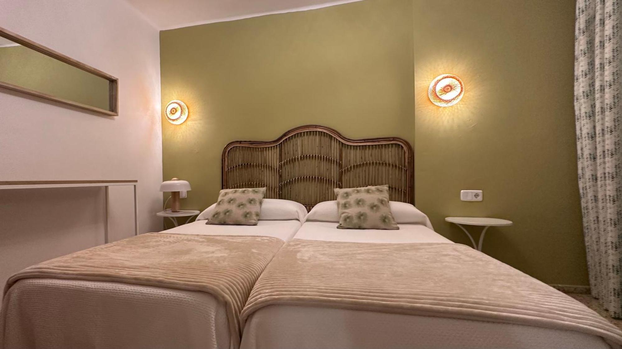 Aparthotel Boutique Poniente Playa Сан-Антоніо Екстер'єр фото